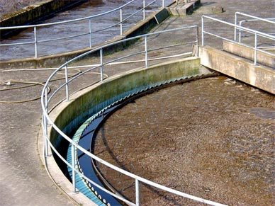 Klärschlamm Klärbecken