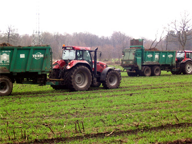 Klärschlamm Streufahrzeug
